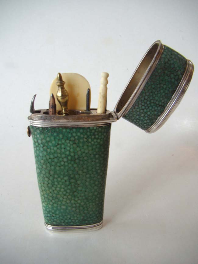 A fine small 18th century silver mounted green shagreen cased Navigational or Drawing set circa 1770 — image 3